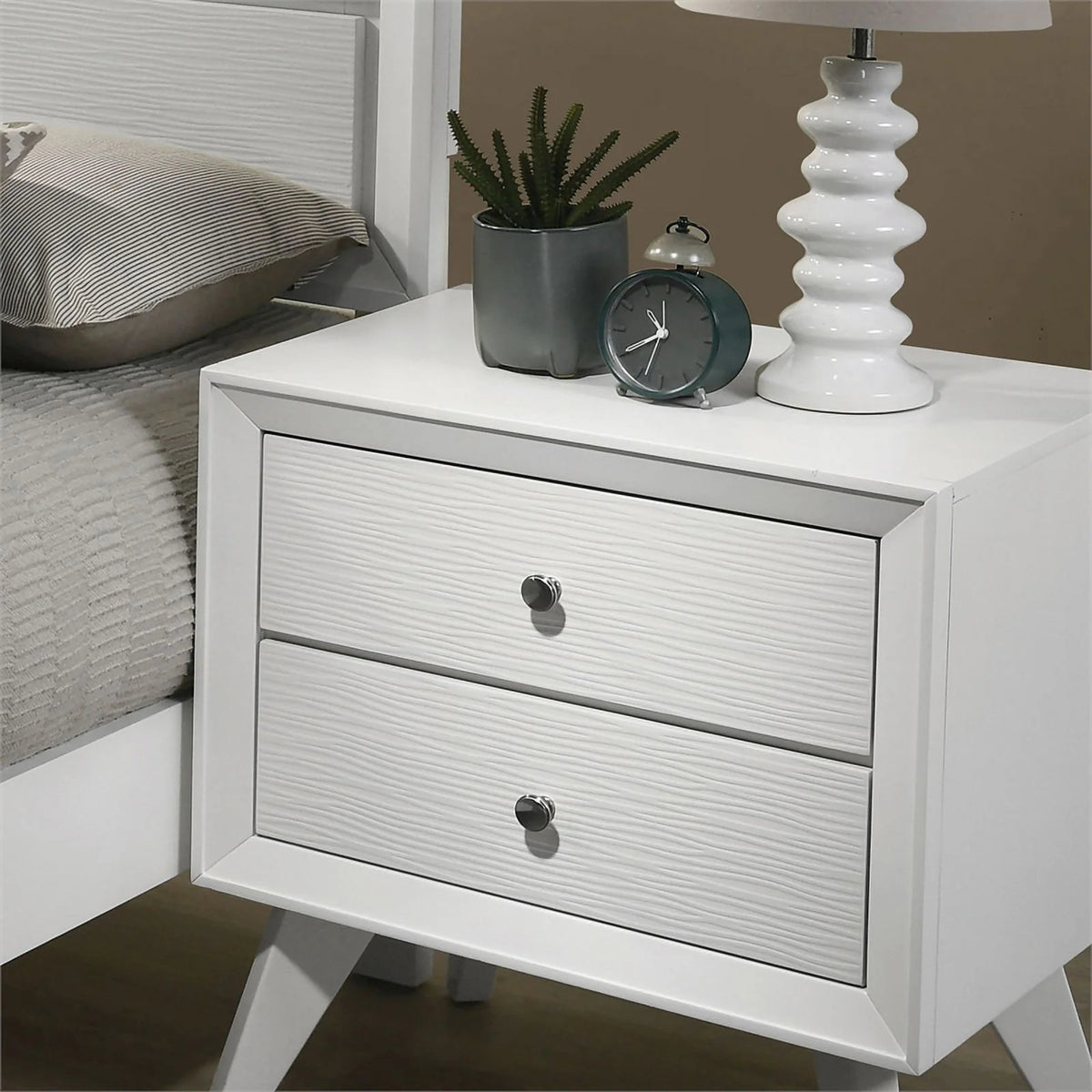 White Wood 3pc Bedroom Set Cal King with 2 Nightstands T700