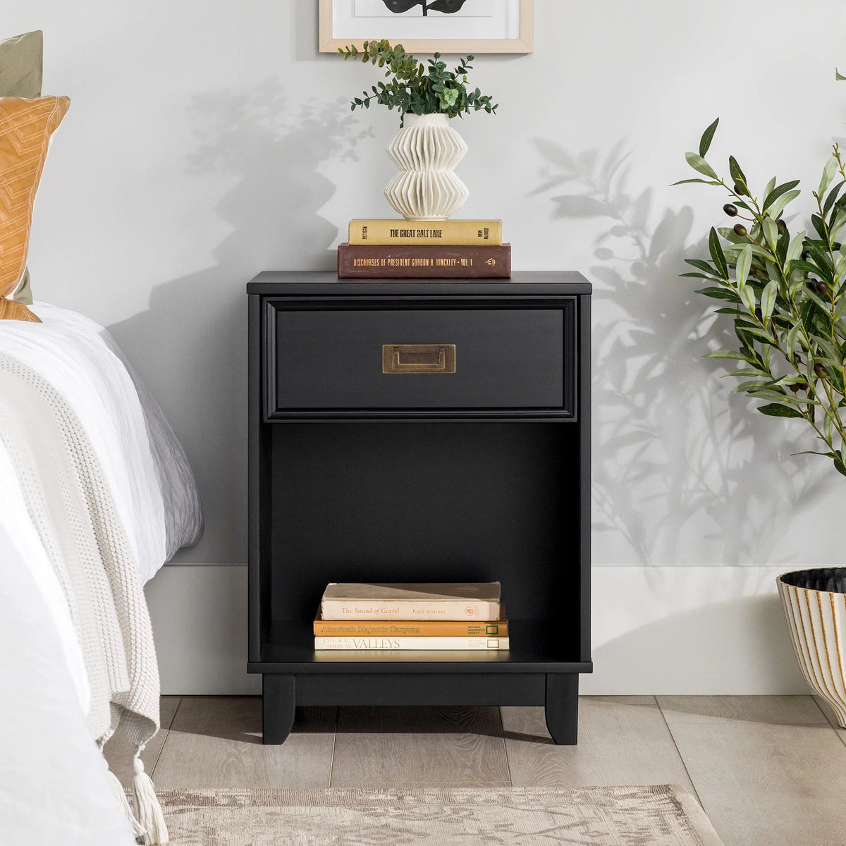 18" Solid Wood 1-Drawer Nightstand D11610