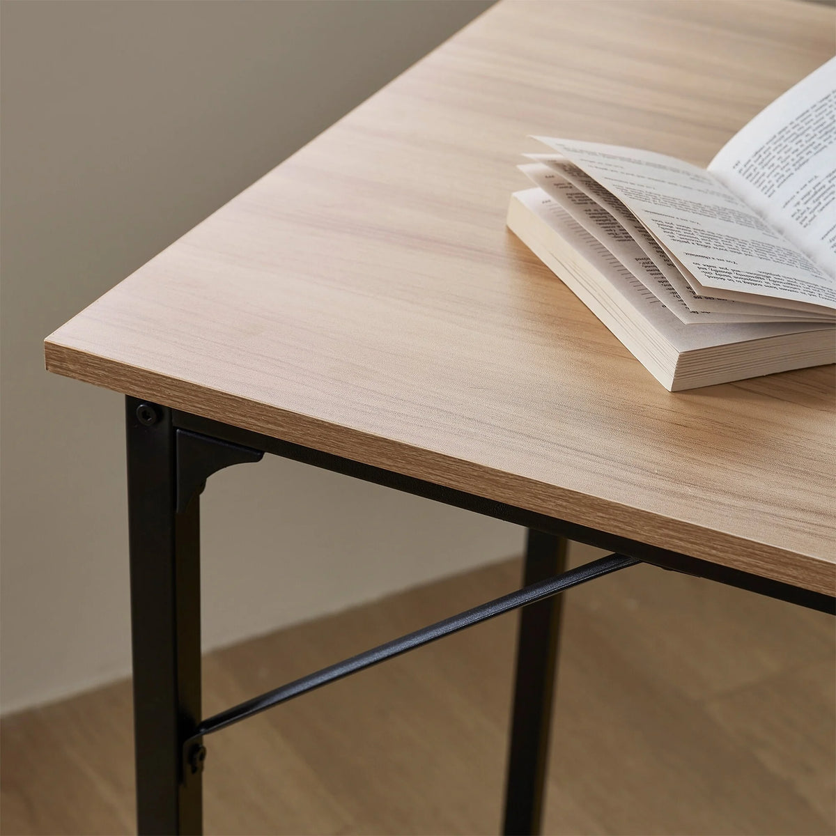 Desk with Extra Tabletop Space E738193