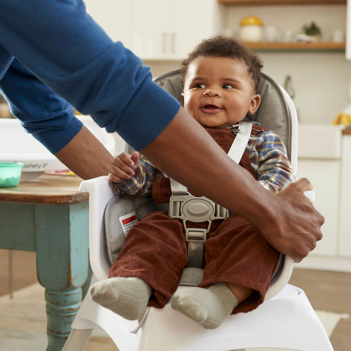 Rotating High Chair W1704
